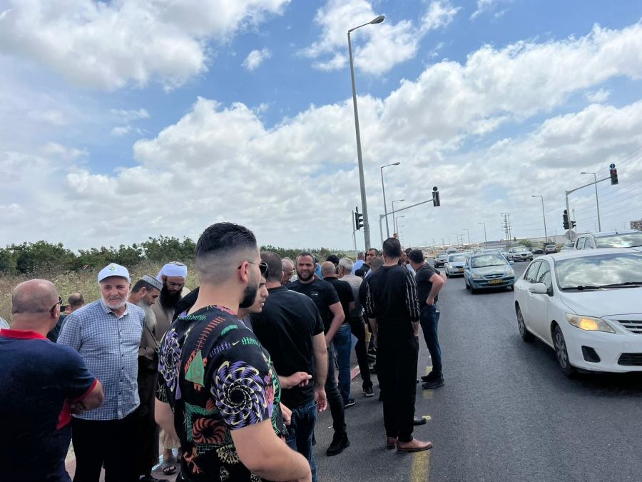 متظاهرون من الطيبة لحماية الأرض والمسكن